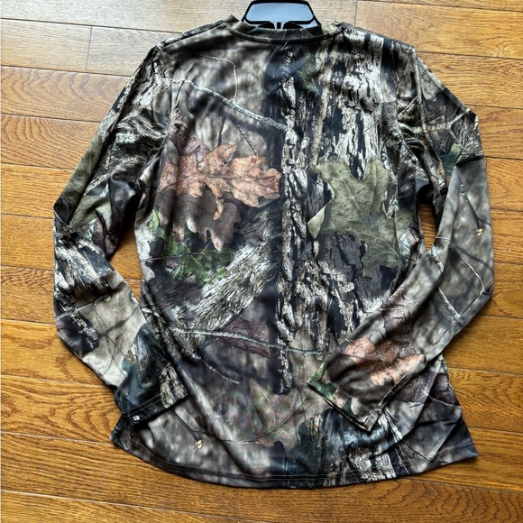 NWT Women’s Field & Stream Camo Long Sleeve Performance Shirt - Picture 3 of 7